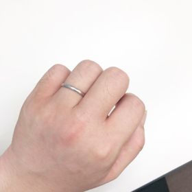 【hirai art gallery(ヒライアートギャラリー)の口コミ】 シンプルなデザインで色々探していたのですが、この指輪は内側が非常に滑…