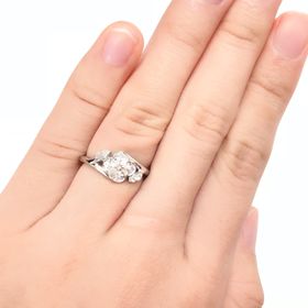 【EIKA(エイカ)の口コミ】 プロポーズにて彼から頂きました。
お花をモチーフにしており、細かなデザ…