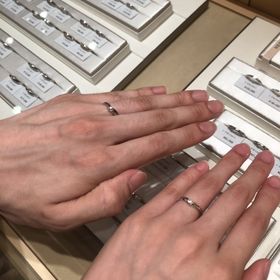 【アイプリモ(I-PRIMO)の口コミ】 ダイヤモンドが中に埋め込まれているデザインで、全面にはダイヤモンドは…