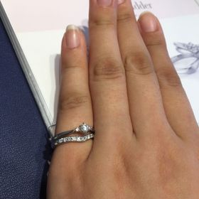 【銀座ダイヤモンドシライシの口コミ】 ダイヤモンドがたくさん入ったデザインで、婚約指輪と合うものをさがして…