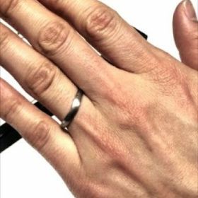 【俄(にわか)の口コミ】 肌馴染みの良さそうなゴールドの結婚指輪を探していました。店員さんに俄…
