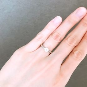 【ラザール ダイヤモンド(LAZARE DIAMOND)の口コミ】 一石の婚約指輪に憧れていたので、一石のリングを中心に探していました。
…