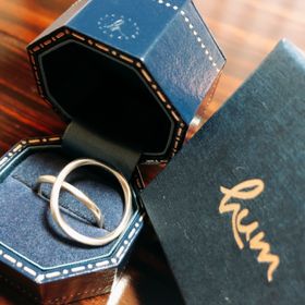 【hum(ハム)】の口コミ 艶消しで触り心地の良さ
デザインに一目惚れ‼︎

他には無い物を結婚指...