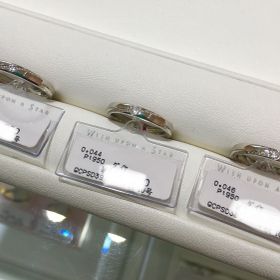 【festaria bijou SOPHIA(フェスタリア ビジュソフィア)の口コミ】 メインのダイヤモンドを専用のスコープで覗くと星のカッティングが見える…