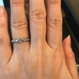 【エクセルコダイヤモンド(EXELCO DIAMOND)の口コミ】 ハートシェイプがとてもかわいく、カラット数も0.3以上ありました。予算が…