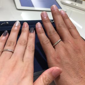 【4℃ BRIDAL(ヨンドシーブライダル)の口コミ】 シンプルで、ダイヤがとても綺麗に輝いていました。細めなリングが良かっ…