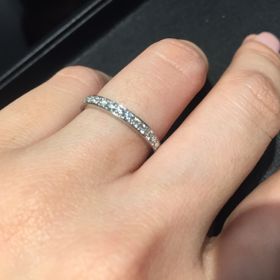 【エクセルコダイヤモンド(EXELCO DIAMOND)の口コミ】 エクセルコはダイヤモンドの質がいいものを使用しておりサイズも指輪のデ…