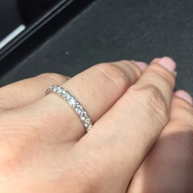 【エクセルコダイヤモンド(EXELCO DIAMOND)の口コミ】 ハーフエタニティで探していて、ダイヤモンドの大きさも大きすぎず小さす…