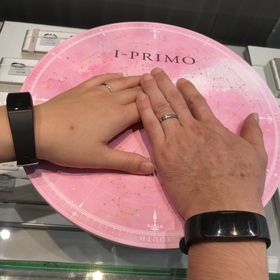 【アイプリモ(I-PRIMO)の口コミ】 一目惚れしました。ダイヤも両サイドから内側に向かって入っていて、主張…