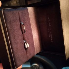 【ラザール ダイヤモンド(LAZARE DIAMOND)の口コミ】 ストレートタイプでは無く、歪んだ独創的なデザインでニューヨークで生ま…