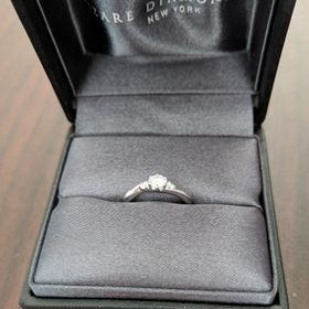 【ラザール ダイヤモンド(LAZARE DIAMOND)の口コミ】 夫がサプライズで指輪を選んでくれて、サイズだけ測りにいきました。ダイ…
