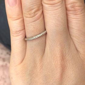 【Mariage ent(マリアージュエント)の口コミ】 シンプルで上品なデザインを探しており、このストレートラインのリングが…