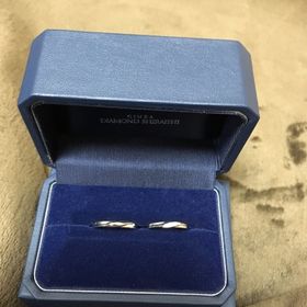 【銀座ダイヤモンドシライシの口コミ】 ストレートタイプで斜めにラインが入っているものを探してました。
どのリ…