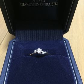 【銀座ダイヤモンドシライシの口コミ】 ダイヤモンドの専門店であるためダイヤモンドの輝きが美しく、デザインが…