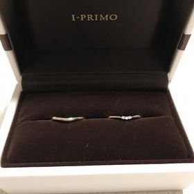 【アイプリモ(I-PRIMO)の口コミ】 婚約指輪と重ねてつけたくてダイヤを引き立てながらも結婚指輪だけでつけ…