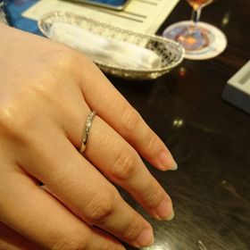 【ケイウノ ブライダル(K.UNO BRIDAL)の口コミ】 ダイアの入った結婚指輪を探していて、たくさんの種類を見る事ができた。
…