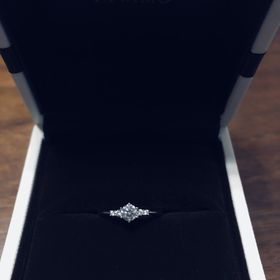 【アイプリモ(I-PRIMO)の口コミ】 アイプリモのオリオンのデザインが可愛くて、他のブランドの婚約指輪も見…