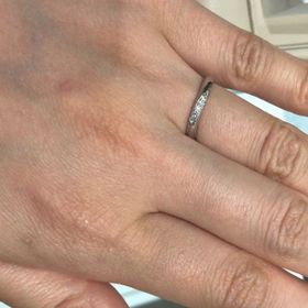 【A・D・A(エー・ディー・エー)の口コミ】 実際に試着した時に指にフィットしたことや指がきれいに見えるラインの幅…