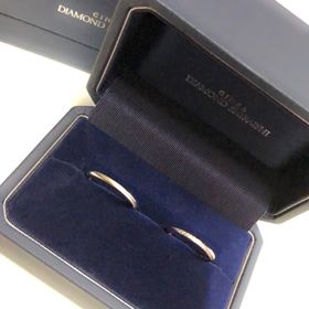 【銀座ダイヤモンドシライシの口コミ】 新郎側はシンプルだけど、ツヤ消しがしてある部分とツルっとした部分があ…
