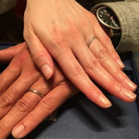 【銀座ダイヤモンドシライシの口コミ】 ずっと着けていられるつけ心地とデザインが決め手でした。
男性のはつや消…