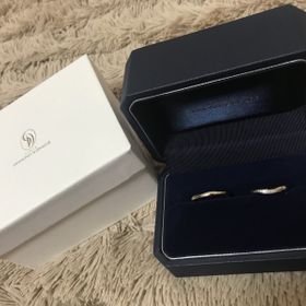 【銀座ダイヤモンドシライシの口コミ】 指長効果がある為、カーブがかかった物を探していました。Creerは全体的に…