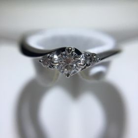 【STAR JEWELRY(スタージュエリー)の口コミ】 旦那がサプライズプロポーズのためにこっそり一人で購入したものです。お…