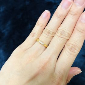 【エクセルコダイヤモンド(EXELCO DIAMOND)の口コミ】 購入する前から指輪はYGにすると主人と決めておりました。何軒か下見に行…