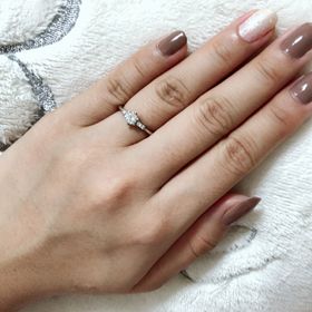 【アイプリモ(I-PRIMO)の口コミ】 定番っぽいけどど定番は嫌だったので、センターダイヤのサイドメレがつい…