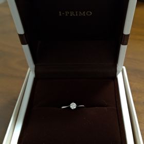 【アイプリモ(I-PRIMO)の口コミ】 真ん中にかけてリングが細くなっているデザインのため、つけると指が細く…