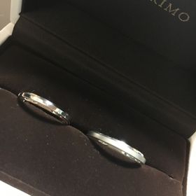 【アイプリモ(I-PRIMO)の口コミ】 ペアで色違いのデザインが可愛くて一目惚れしました。女性の方はピンクゴ…