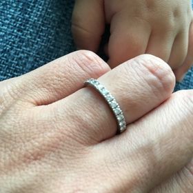 【ラザール ダイヤモンド(LAZARE DIAMOND)の口コミ】 ダイヤがたくさんついている指輪が希望だったので、見てすぐ決まりました♡…