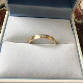 【アイプリモ(I-PRIMO)の口コミ】 指輪表面？が丸く無く、少し角ばってる？表面が平らになっているデザイン…