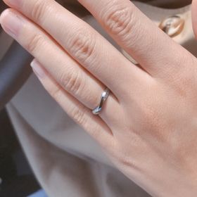 【俄(にわか)の口コミ】 悩みに悩んだあげく、一番はじめに一目惚れしたものにしました。
指輪の形…