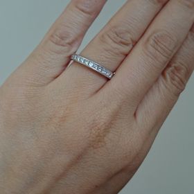 【ハリー・ウィンストン(Harry Winston)の口コミ】 一粒石ではないのですが360度どこから見ても美しく光輝いて見えます。結婚…