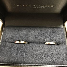 【ラザール ダイヤモンド(LAZARE DIAMOND)の口コミ】 鏡に写すとキラキラと光って可愛かったのと、華奢なのが欲しいと相談した…