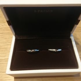 【アイプリモ(I-PRIMO)の口コミ】 婚約指輪もアイプリモで購入していたので、重ね付けできるデザインを探し…