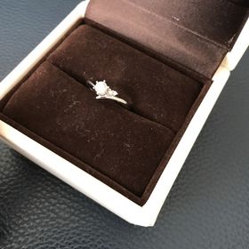 【アイプリモ(I-PRIMO)の口コミ】 Ｖラインの指輪で指が短い私ですがすらっとした見た目になりとても綺麗に…