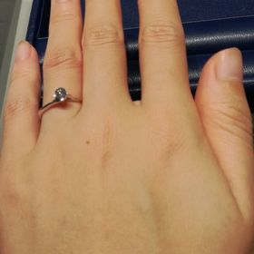 【銀座ダイヤモンドシライシの口コミ】 ダイヤモンドの輝きと価格のバランスの良さで決めました。ダイヤモンドは…