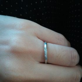 【サマンサシルヴァブライダルの口コミ】 夫の希望で細みのリングを探しており、ねじりのあるデザインに夫がひとめ…