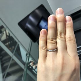 【ラザール ダイヤモンド(LAZARE DIAMOND)の口コミ】 しっかりとした作りのデザインでした。男の方も重厚感があるデザインで付…