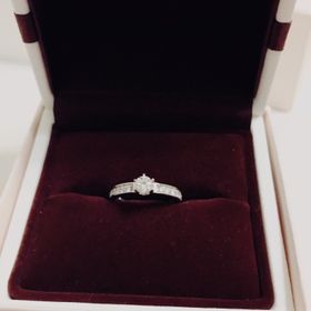 【アイプリモ(I-PRIMO)の口コミ】 婚約指輪は彼と一緒に選ばせてもらい、理想の指輪をアイプリモさんで見つ…