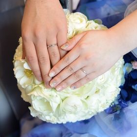 【銀座ダイヤモンドシライシの口コミ】 いくつか見せていただきましたが、シンプル過ぎず派手過ぎず、上品なもの…