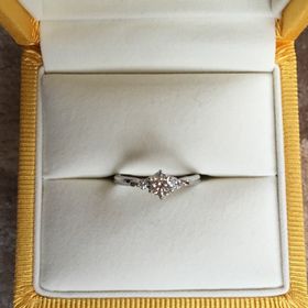 【ケイウノ ブライダル(K.UNO BRIDAL)の口コミ】 好きなモチーフや雰囲気をヒアリングしてから、デザイナーさんがその場で…