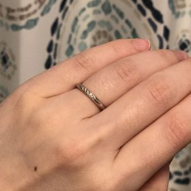 【銀座ダイヤモンドシライシの口コミ】 スタッフさんに細めがいいと伝え、最初に出てきた指輪です。シライシさん…