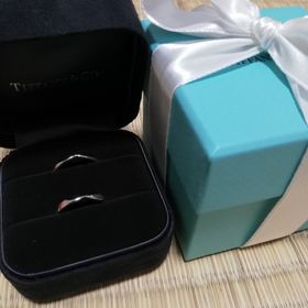 【ティファニー(Tiffany & Co.)の口コミ】 彼の手がとても色白で華奢なため、お揃いで装着したときに一番にあってい…
