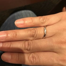 【銀座ダイヤモンドシライシの口コミ】 仕事上派手なのはつけられないため、少し落ち着いている指輪を探していた…