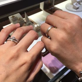 【ROCCA(ロッカ)の口コミ】 指輪の着け心地、デザイン、お店の方々の対応全てで満足して購入しました…