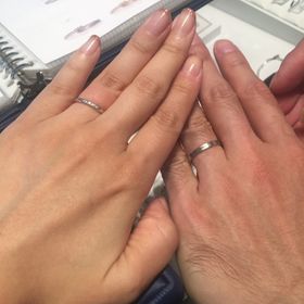 【銀座ダイヤモンドシライシの口コミ】 ストレートでダイヤが入っているもので探していたのですが、派手すぎずダ…