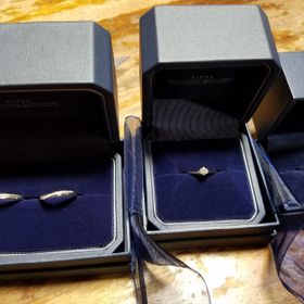 【銀座ダイヤモンドシライシの口コミ】 デザインがよく、ダイヤも品質が高いもので、満足度の高い指輪とダイヤだ…