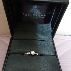 【ラザール ダイヤモンド【取扱店販売】の口コミ】 見たい指輪があったのと指輪のサイズが知りたくてなんとなく来店。
そこで…